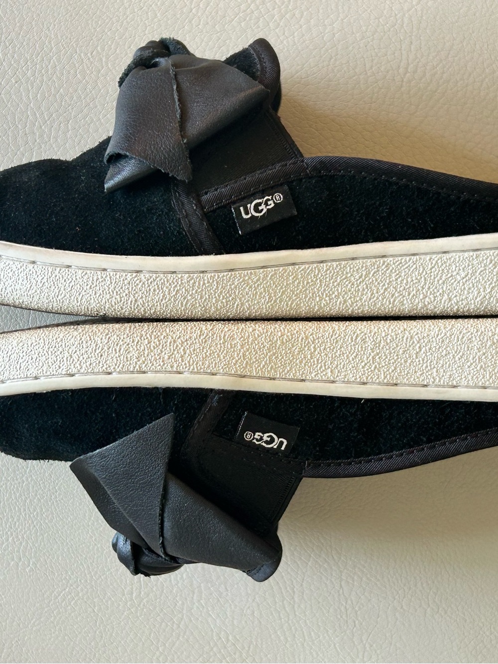 UGG Women’s Black Leather Slip-On Mules with Knotted Bow Size 7 - Picture 5 of 12